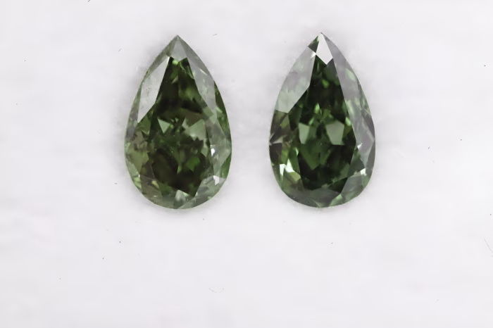 Chameleon Diamond - 0.47ct Natural Loose Fancy Green Pear GIA VS1 Match Pair - Image 3